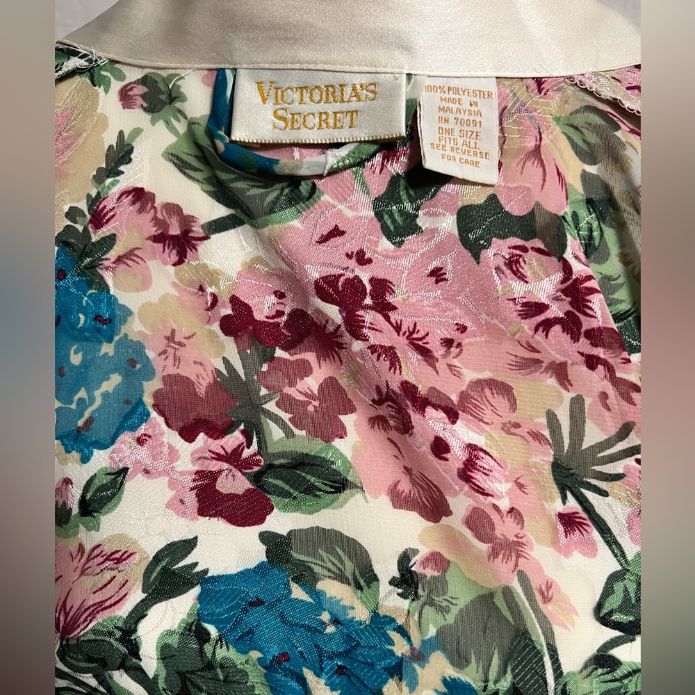 Gold label Victoria’s Secret Robe - Picture 3 of 4
